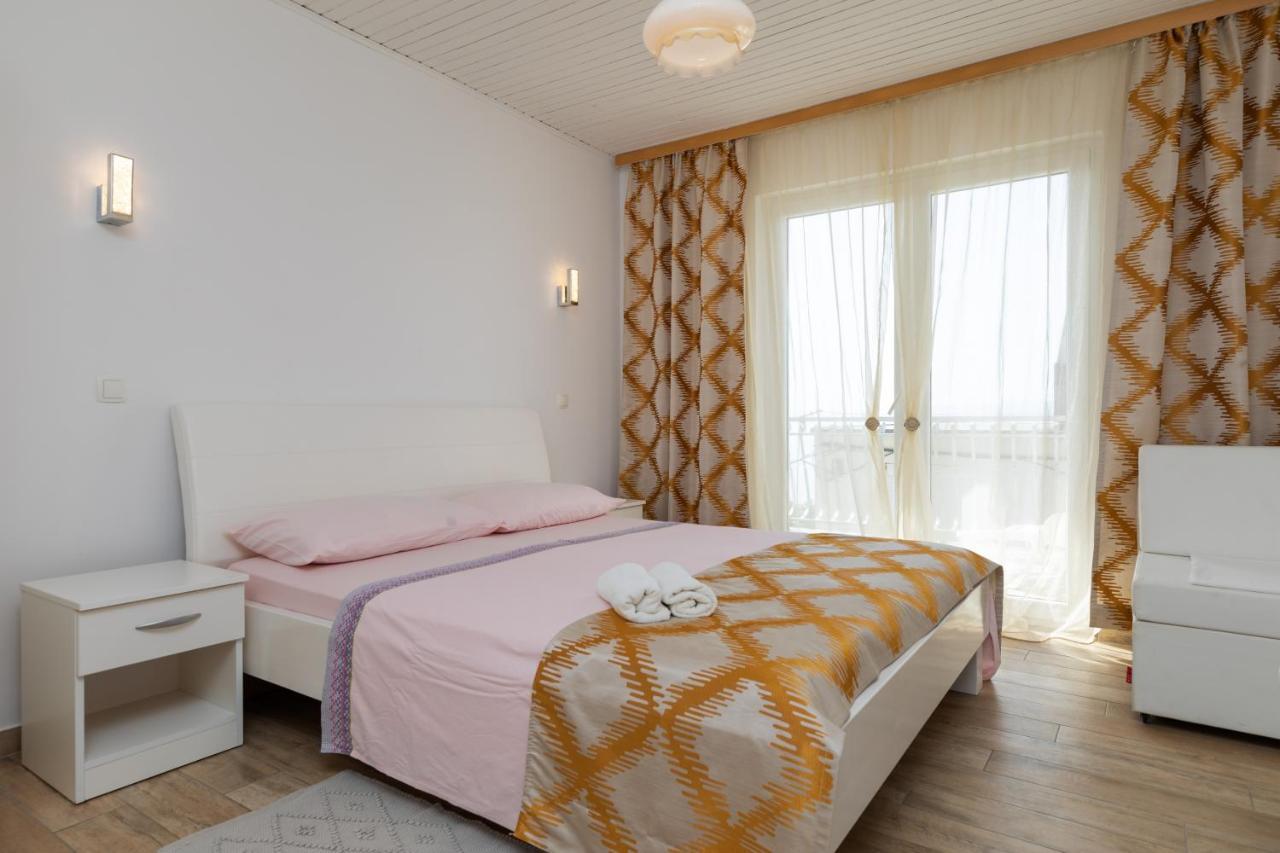 Apartments By The Sea Duce, Omis - 2992 Dugi Rat Kültér fotó